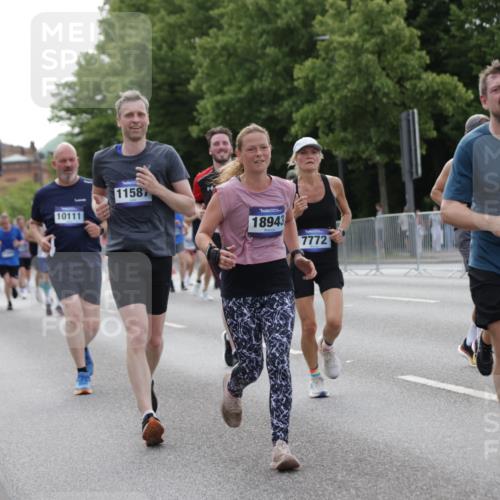 29.06.2025 - hella hamburg halbmarathon Jannik Wohlers http://msf.ph/oto/8251679 29.06.2025 10:31:02 Lombardsbrücke 1292, 1979, 2414, 2914, 4817, 4953, 5165, 5437, 5846, 5943, 6057, 6078, 6546, 6573, 7604, 7772, 8050, 9183, 10111, 10240, 10586, 11587, 13724, 14349, 15024, 15222, 15575, 15725, 16457, 16978, 17404, 17517, 17587, 17706, 17989, 18390, 18507, 18672, 18883, 18943 meine-sportfotos.de