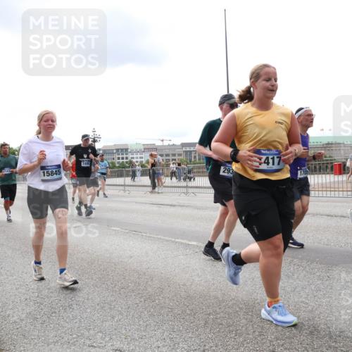 29.06.2025 - hella hamburg halbmarathon Lena Gebhardt http://msf.ph/oto/8251703 29.06.2025 10:34:11 Lombardsbrücke 1189, 1275, 1417, 1672, 1705, 1787, 1896, 2265, 2412, 2464, 2482, 2496, 2510, 2511, 2526, 2801, 2933, 3145, 3264, 3340, 3345, 3829, 3848, 4479, 4540, 4696, 4807, 4824, 4826, 4942, 5557, 5561, 5566, 5584, 5609, 5691, 5821, 5822, 5887, 6105, 6364, 6515, 6516, 6571, 6574, 6956, 7027, 7324, 7329, 7565, 8202, 8277, 8349, 8375, 8377, 8383, 8401, 8705, 8965, 9094, 9379, 9875, 9995, 10007, 10071, 10360, 10561, 10564, 11872, 13957, 16919, 17230, 18158, 18941 meine-sportfotos.de