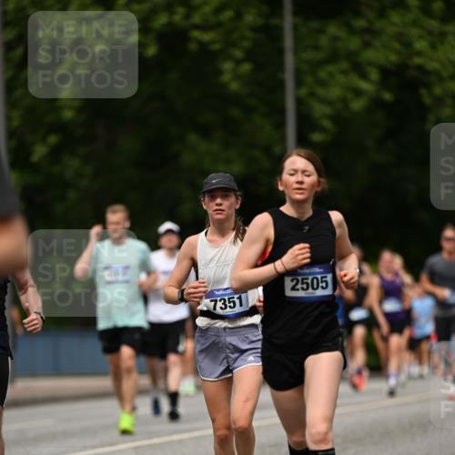 29.06.2025 - hella hamburg halbmarathon Dr. Thomas Lammeyer http://msf.ph/oto/8251711 29.06.2025 10:34:58 Kennedybrücke 1059, 1472, 1773, 2097, 2505, 2569, 3131, 3443, 4561, 5437, 6057, 6195, 6556, 6616, 6620, 6725, 6787, 7071, 7351, 8050, 8792, 9576, 9830, 9937, 10989 meine-sportfotos.de