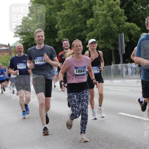 29.06.2025 - hella hamburg halbmarathon Jannik Wohlers http://msf.ph/oto/8251722 29.06.2025 10:31:02 Lombardsbrücke 1292, 1979, 2414, 2914, 4817, 4953, 5165, 5437, 5846, 5943, 6057, 6078, 6546, 6573, 7604, 7772, 8050, 9183, 10111, 10240, 10586, 11587, 13724, 14349, 15024, 15222, 15575, 15725, 16457, 16978, 17404, 17517, 17587, 17706, 17989, 18390, 18507, 18672, 18883, 18943 meine-sportfotos.de