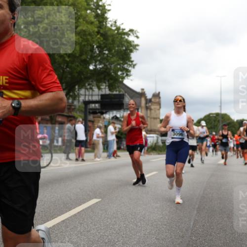 29.06.2025 - hella hamburg halbmarathon Yannick Fuchs http://msf.ph/oto/8251724 29.06.2025 10:47:59 20KM 1267, 1422, 1442, 1502, 1549, 1870, 2058, 2432, 2518, 2630, 3096, 3103, 3819, 4299, 5020, 5259, 6260, 6294, 6374, 7129, 7395, 7478, 7973, 8285, 8394, 9032, 9380, 9791, 9922, 10040, 11009, 11068, 11430, 11789, 11844, 12321, 12607, 12632, 13033, 13147, 13397, 13794, 13803, 13912, 14026, 14239, 14702, 15146, 15838, 15856, 15946, 16623, 16780, 17482, 18308, 18418, 18450, 18514, 18612, 19067 meine-sportfotos.de