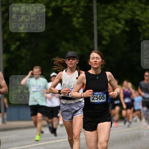 29.06.2025 - hella hamburg halbmarathon Dr. Thomas Lammeyer http://msf.ph/oto/8251727 29.06.2025 10:34:58 Kennedybrücke 1059, 1472, 1773, 2097, 2505, 2569, 3131, 3443, 4561, 5437, 6057, 6195, 6556, 6616, 6620, 6725, 6787, 7071, 7351, 8050, 8792, 9576, 9830, 9937, 10989 meine-sportfotos.de