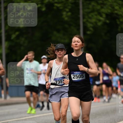 29.06.2025 - hella hamburg halbmarathon Dr. Thomas Lammeyer http://msf.ph/oto/8251740 29.06.2025 10:34:58 Kennedybrücke 1059, 1472, 1773, 2097, 2505, 2569, 3131, 3443, 4561, 5437, 6057, 6195, 6556, 6616, 6620, 6725, 6787, 7071, 7351, 8050, 8792, 9576, 9830, 9937, 10989 meine-sportfotos.de