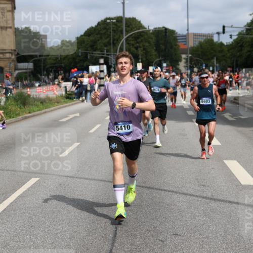 29.06.2025 - hella hamburg halbmarathon Yannick Fuchs http://msf.ph/oto/8251745 29.06.2025 10:35:32 20KM 1136, 1677, 2568, 2797, 2949, 3332, 3618, 4205, 4303, 4380, 4634, 4871, 4889, 5007, 5014, 5026, 5410, 5709, 6429, 6683, 6771, 7080, 7284, 7378, 7774, 8074, 8122, 8966, 9358, 9640, 9659, 9755, 9979, 10375, 10783, 10934, 10978, 11062, 11765, 11922, 11959, 12292, 12365, 12385, 12895, 13268, 13457, 14555, 14661, 14820, 15164, 15247, 15689, 16201, 16249, 16347, 16599, 17720, 17724, 17834, 17971, 18045, 18049, 18399, 18412, 18573 meine-sportfotos.de