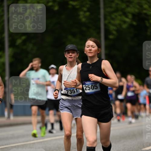 29.06.2025 - hella hamburg halbmarathon Dr. Thomas Lammeyer http://msf.ph/oto/8251756 29.06.2025 10:34:58 Kennedybrücke 1059, 1472, 1773, 2097, 2505, 2569, 3131, 3443, 4561, 5437, 6057, 6195, 6556, 6616, 6620, 6725, 6787, 7071, 7351, 8050, 8792, 9576, 9830, 9937, 10989 meine-sportfotos.de