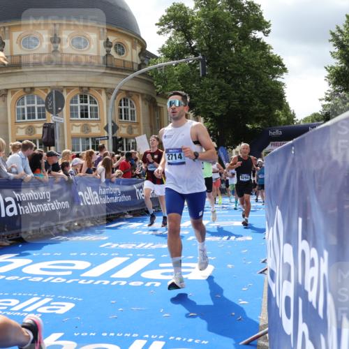 29.06.2025 - hella hamburg halbmarathon Strokosch-Dieckow http://msf.ph/oto/8251757 29.06.2025 10:40:43 Ziel 1631, 1882, 1912, 2324, 2714, 2750, 4634, 4843, 4889, 5014, 5026, 5745, 6429, 7080, 7109, 7378, 7622, 8074, 8629, 9294, 9979, 10369, 10900, 11959, 12865, 14092, 14272, 14820, 15351, 15493, 15542, 16201, 16249, 16599, 17486, 17724, 18399 meine-sportfotos.de