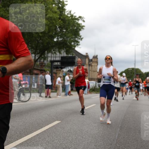 29.06.2025 - hella hamburg halbmarathon Yannick Fuchs http://msf.ph/oto/8251771 29.06.2025 10:47:59 20KM 1267, 1422, 1442, 1502, 1549, 1870, 2058, 2432, 2518, 2630, 3096, 3103, 3819, 4299, 5020, 5259, 6260, 6294, 6374, 7129, 7395, 7478, 7973, 8285, 8394, 9032, 9380, 9791, 9922, 10040, 11009, 11068, 11430, 11789, 11844, 12321, 12607, 12632, 13033, 13147, 13397, 13794, 13803, 13912, 14026, 14239, 14702, 15146, 15838, 15856, 15946, 16623, 16780, 17482, 18308, 18418, 18450, 18514, 18612, 19067 meine-sportfotos.de