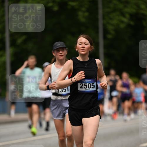 29.06.2025 - hella hamburg halbmarathon Dr. Thomas Lammeyer http://msf.ph/oto/8251788 29.06.2025 10:34:59 Kennedybrücke 1059, 1472, 1773, 2097, 2505, 2569, 3131, 3443, 4561, 5437, 6057, 6195, 6616, 6620, 6725, 6787, 7071, 7351, 8050, 8792, 9576, 9830, 9937, 10989 meine-sportfotos.de