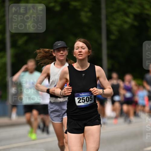 29.06.2025 - hella hamburg halbmarathon Dr. Thomas Lammeyer http://msf.ph/oto/8251800 29.06.2025 10:34:59 Kennedybrücke 1059, 1472, 1773, 2097, 2505, 2569, 3131, 3443, 4561, 5437, 6057, 6195, 6616, 6620, 6725, 6787, 7071, 7351, 8050, 8792, 9576, 9830, 9937, 10989 meine-sportfotos.de