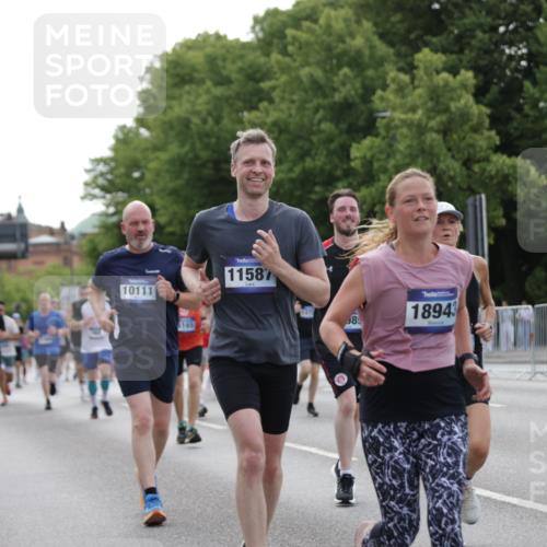 29.06.2025 - hella hamburg halbmarathon Jannik Wohlers http://msf.ph/oto/8251817 29.06.2025 10:31:02 Lombardsbrücke 1292, 1979, 2414, 2914, 4817, 4953, 5165, 5437, 5846, 5943, 6057, 6078, 6546, 6573, 7604, 7772, 8050, 9183, 10111, 10240, 10586, 11587, 13724, 14349, 15024, 15222, 15575, 15725, 16457, 16978, 17404, 17517, 17587, 17706, 17989, 18390, 18507, 18672, 18883, 18943 meine-sportfotos.de
