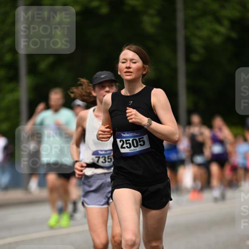 29.06.2025 - hella hamburg halbmarathon Dr. Thomas Lammeyer http://msf.ph/oto/8251825 29.06.2025 10:34:59 Kennedybrücke 1059, 1472, 1773, 2097, 2505, 2569, 3131, 3443, 4561, 5437, 6057, 6195, 6616, 6620, 6725, 6787, 7071, 7351, 8050, 8792, 9576, 9830, 9937, 10989 meine-sportfotos.de
