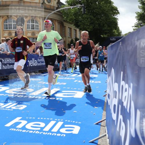 29.06.2025 - hella hamburg halbmarathon Strokosch-Dieckow http://msf.ph/oto/8251841 29.06.2025 10:40:45 Ziel 1631, 1882, 2324, 2714, 2750, 4634, 4843, 4889, 5014, 5026, 5745, 6429, 7080, 7109, 7378, 7622, 8074, 8629, 9294, 9547, 9979, 10369, 10900, 10934, 11959, 12865, 14092, 14272, 14661, 14820, 15351, 15493, 16201, 16249, 16599, 17486, 18399 meine-sportfotos.de