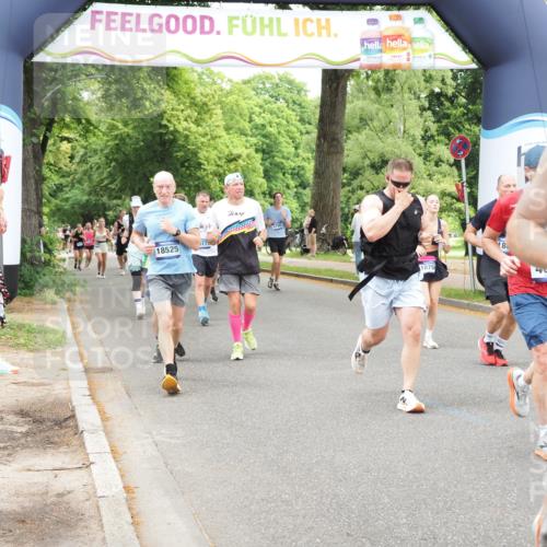 29.06.2025 - hella hamburg halbmarathon MichiJ http://msf.ph/oto/8251844 29.06.2025 10:52:06 Zwischen KM18-KM19 1885, 4613, 7271, 7474, 9254, 9339, 10756, 11614, 11784, 13210, 13901, 15009, 15377, 16344, 17550, 18196, 18525, 19165, 19176 meine-sportfotos.de