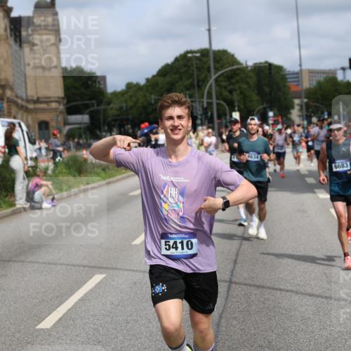 29.06.2025 - hella hamburg halbmarathon Yannick Fuchs http://msf.ph/oto/8251847 29.06.2025 10:35:33 20KM 1136, 1631, 1677, 2568, 2797, 2949, 3332, 3618, 4205, 4303, 4380, 4634, 4871, 4889, 5007, 5014, 5026, 5410, 5709, 6429, 6683, 6771, 7080, 7284, 7378, 7774, 7796, 8074, 8122, 8966, 9358, 9640, 9659, 9711, 9755, 9979, 10375, 10783, 10934, 10978, 11062, 11765, 11922, 11959, 12292, 12365, 12385, 12895, 13268, 13457, 14555, 14661, 14820, 15164, 15247, 16201, 16249, 16347, 16599, 17720, 17834, 17971, 18045, 18049, 18399, 18412, 18573 meine-sportfotos.de
