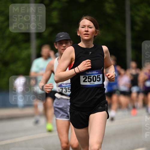 29.06.2025 - hella hamburg halbmarathon Dr. Thomas Lammeyer http://msf.ph/oto/8251872 29.06.2025 10:34:59 Kennedybrücke 1059, 1472, 1773, 2097, 2505, 2569, 3131, 3443, 4561, 5437, 6057, 6195, 6616, 6620, 6725, 6787, 7071, 7351, 8050, 8792, 9576, 9830, 9937, 10989 meine-sportfotos.de