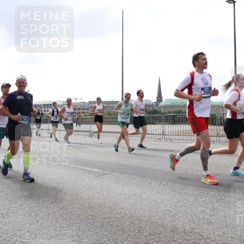 29.06.2025 - hella hamburg halbmarathon Lena Gebhardt http://msf.ph/oto/8251892 29.06.2025 10:45:43 Lombardsbrücke 1004, 1033, 1060, 1085, 1100, 1104, 1421, 1426, 1555, 1713, 1798, 1854, 1867, 1868, 1983, 2008, 2216, 2217, 2398, 2522, 2550, 2657, 2664, 2917, 2954, 2965, 2973, 3357, 3377, 3879, 3993, 4099, 4102, 4104, 4224, 4306, 4317, 4388, 4504, 4572, 4820, 5044, 5099, 5108, 5339, 5635, 5636, 5949, 6133, 6150, 6333, 6623, 6763, 6788, 6911, 6922, 6980, 7268, 7283, 7356, 7530, 7541, 7605, 7859, 8605, 8745, 9120, 9121, 9620, 10030, 10182, 10225, 10327, 10329, 10367, 10511, 11314 meine-sportfotos.de