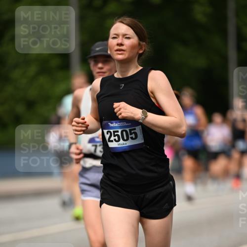 29.06.2025 - hella hamburg halbmarathon Dr. Thomas Lammeyer http://msf.ph/oto/8251904 29.06.2025 10:35:00 Kennedybrücke 1059, 1472, 1773, 2097, 2505, 2569, 3131, 3443, 4561, 4817, 5437, 6057, 6195, 6616, 6620, 6725, 6787, 7071, 7351, 7604, 8050, 8792, 9576, 9830, 9937, 10989 meine-sportfotos.de