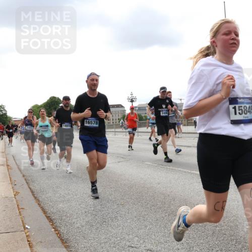 29.06.2025 - hella hamburg halbmarathon Lena Gebhardt http://msf.ph/oto/8251906 29.06.2025 10:34:12 Lombardsbrücke 1189, 1275, 1417, 1672, 1705, 1787, 1896, 2265, 2412, 2464, 2482, 2496, 2510, 2511, 2526, 2801, 2933, 3145, 3264, 3340, 3345, 3829, 3848, 4479, 4540, 4696, 4807, 4824, 4826, 4942, 5557, 5561, 5566, 5584, 5609, 5691, 5821, 5822, 5887, 6105, 6364, 6515, 6516, 6571, 6574, 6956, 7027, 7324, 7329, 7565, 8202, 8277, 8349, 8375, 8377, 8383, 8401, 8705, 8965, 9094, 9379, 9875, 9995, 10007, 10071, 10360, 10561, 10564, 11872, 13957, 16682, 16919, 17230, 18158, 18941 meine-sportfotos.de