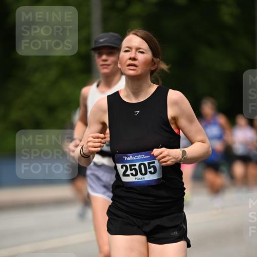 29.06.2025 - hella hamburg halbmarathon Dr. Thomas Lammeyer http://msf.ph/oto/8251912 29.06.2025 10:35:00 Kennedybrücke 1059, 1472, 1773, 2097, 2505, 2569, 3131, 3443, 4561, 4817, 5437, 6057, 6195, 6616, 6620, 6725, 6787, 7071, 7351, 7604, 8050, 8792, 9576, 9830, 9937, 10989 meine-sportfotos.de