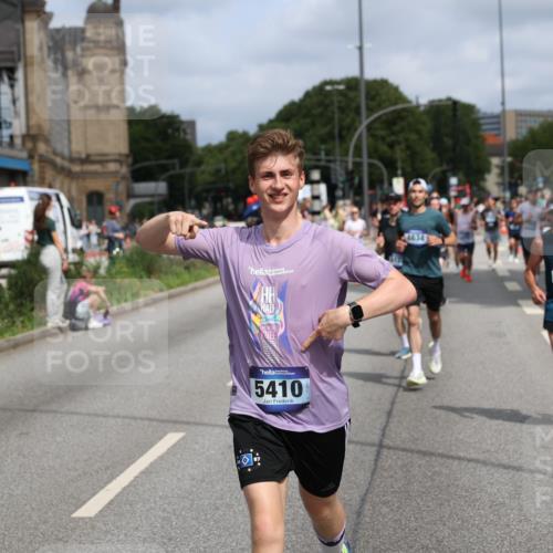 29.06.2025 - hella hamburg halbmarathon Yannick Fuchs http://msf.ph/oto/8251936 29.06.2025 10:35:33 20KM 1136, 1631, 1677, 2568, 2797, 2949, 3332, 3618, 4205, 4303, 4380, 4634, 4871, 4889, 5007, 5014, 5026, 5410, 5709, 6429, 6683, 6771, 7080, 7284, 7378, 7774, 7796, 8074, 8122, 8966, 9358, 9640, 9659, 9711, 9755, 9979, 10375, 10783, 10934, 10978, 11062, 11765, 11922, 11959, 12292, 12365, 12385, 12895, 13268, 13457, 14555, 14661, 14820, 15164, 15247, 16201, 16249, 16347, 16599, 17720, 17834, 17971, 18045, 18049, 18399, 18412, 18573 meine-sportfotos.de