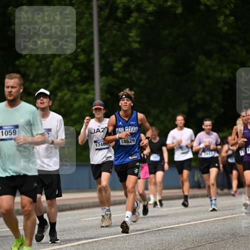 29.06.2025 - hella hamburg halbmarathon Dr. Thomas Lammeyer http://msf.ph/oto/8252002 29.06.2025 10:35:02 Kennedybrücke 1059, 1472, 1773, 2097, 2414, 2505, 2569, 3131, 3443, 4561, 4817, 5437, 5943, 6057, 6195, 6546, 6616, 6620, 6725, 6787, 7071, 7351, 7604, 8050, 8792, 9576, 9937, 10989 meine-sportfotos.de