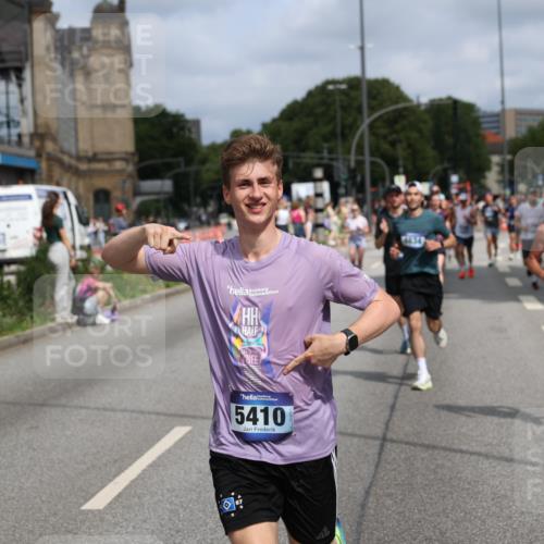 29.06.2025 - hella hamburg halbmarathon Yannick Fuchs http://msf.ph/oto/8252004 29.06.2025 10:35:33 20KM 1136, 1631, 1677, 2568, 2797, 2949, 3332, 3618, 4205, 4303, 4380, 4634, 4871, 4889, 5007, 5014, 5026, 5410, 5709, 6429, 6683, 6771, 7080, 7284, 7378, 7774, 7796, 8074, 8122, 8966, 9358, 9640, 9659, 9711, 9755, 9979, 10375, 10783, 10934, 10978, 11062, 11765, 11922, 11959, 12292, 12365, 12385, 12895, 13268, 13457, 14555, 14661, 14820, 15164, 15247, 16201, 16249, 16347, 16599, 17720, 17834, 17971, 18045, 18049, 18399, 18412, 18573 meine-sportfotos.de