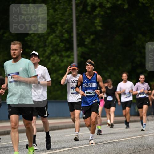 29.06.2025 - hella hamburg halbmarathon Dr. Thomas Lammeyer http://msf.ph/oto/8252024 29.06.2025 10:35:02 Kennedybrücke 1059, 1472, 1773, 2097, 2414, 2505, 2569, 3131, 3443, 4561, 4817, 5437, 5943, 6057, 6195, 6546, 6616, 6620, 6725, 6787, 7071, 7351, 7604, 8050, 8792, 9576, 9937, 10989 meine-sportfotos.de
