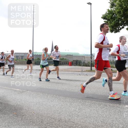 29.06.2025 - hella hamburg halbmarathon Lena Gebhardt http://msf.ph/oto/8252031 29.06.2025 10:45:43 Lombardsbrücke 1004, 1033, 1060, 1085, 1100, 1104, 1421, 1426, 1555, 1713, 1798, 1854, 1867, 1868, 1983, 2008, 2216, 2217, 2398, 2522, 2550, 2657, 2664, 2917, 2954, 2965, 2973, 3357, 3377, 3879, 3993, 4099, 4102, 4104, 4224, 4306, 4317, 4388, 4504, 4572, 4820, 5044, 5099, 5108, 5339, 5635, 5636, 5949, 6133, 6150, 6333, 6623, 6763, 6788, 6911, 6922, 6980, 7268, 7283, 7356, 7530, 7541, 7605, 7859, 8605, 8745, 9120, 9121, 9620, 10030, 10182, 10225, 10327, 10329, 10367, 10511, 11314 meine-sportfotos.de