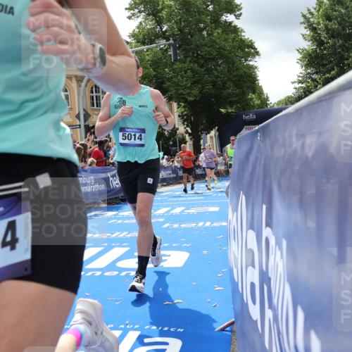 29.06.2025 - hella hamburg halbmarathon Strokosch-Dieckow http://msf.ph/oto/8252050 29.06.2025 10:40:49 Ziel 1631, 1677, 1882, 2750, 4634, 4889, 5014, 5026, 5745, 6429, 7080, 7109, 7378, 8074, 8629, 9547, 9979, 10369, 10900, 10934, 11959, 12088, 12385, 13029, 13158, 14092, 14661, 15351, 15689, 16201, 16249, 16347, 17032, 17486, 17720, 18173 meine-sportfotos.de