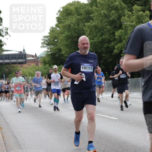 29.06.2025 - hella hamburg halbmarathon Jannik Wohlers http://msf.ph/oto/8252063 29.06.2025 10:31:04 Lombardsbrücke 1292, 1844, 2414, 2914, 4817, 4953, 5165, 5846, 5943, 6078, 6546, 6573, 7604, 7772, 9183, 10111, 10240, 10586, 11587, 12758, 13724, 14349, 15024, 15222, 15575, 15725, 16978, 17404, 17517, 17706, 17989, 18390, 18507, 18672, 18883, 18943 meine-sportfotos.de
