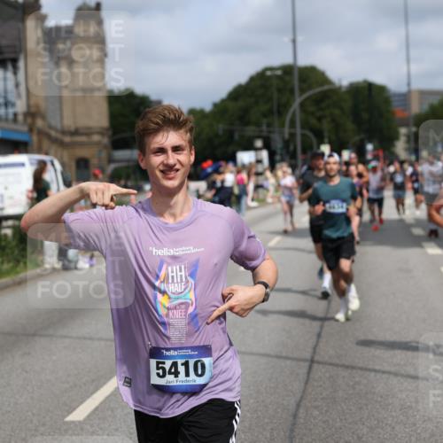29.06.2025 - hella hamburg halbmarathon Yannick Fuchs http://msf.ph/oto/8252084 29.06.2025 10:35:33 20KM 1136, 1631, 1677, 2568, 2797, 2949, 3332, 3618, 4205, 4303, 4380, 4634, 4871, 4889, 5007, 5014, 5026, 5410, 5709, 6429, 6683, 6771, 7080, 7284, 7378, 7774, 7796, 8074, 8122, 8966, 9358, 9640, 9659, 9711, 9755, 9979, 10375, 10783, 10934, 10978, 11062, 11765, 11922, 11959, 12292, 12365, 12385, 12895, 13268, 13457, 14555, 14661, 14820, 15164, 15247, 16201, 16249, 16347, 16599, 17720, 17834, 17971, 18045, 18049, 18399, 18412, 18573 meine-sportfotos.de