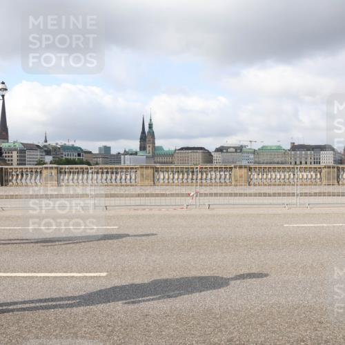 29.06.2025 - hella hamburg halbmarathon Lena Gebhardt http://msf.ph/oto/8252130 29.06.2025 09:03:08 Lombardsbrücke  meine-sportfotos.de