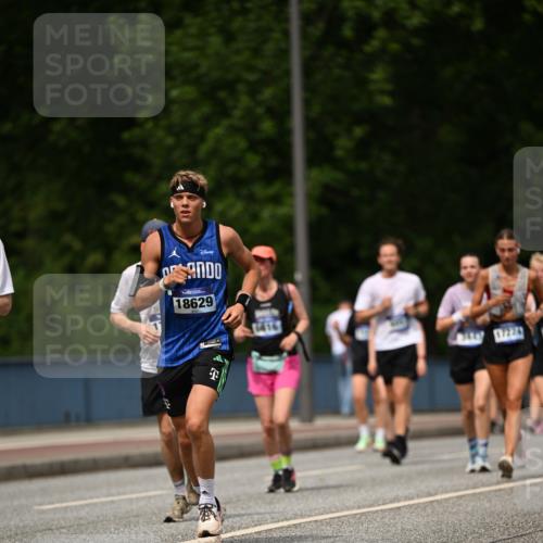 29.06.2025 - hella hamburg halbmarathon Dr. Thomas Lammeyer http://msf.ph/oto/8252137 29.06.2025 10:35:03 Kennedybrücke 1059, 1472, 1773, 2097, 2414, 2505, 2569, 3131, 3443, 4561, 4817, 5437, 5943, 6057, 6195, 6546, 6616, 6620, 6725, 6787, 7071, 7351, 7604, 7772, 8050, 8792, 9576, 9937, 10989 meine-sportfotos.de