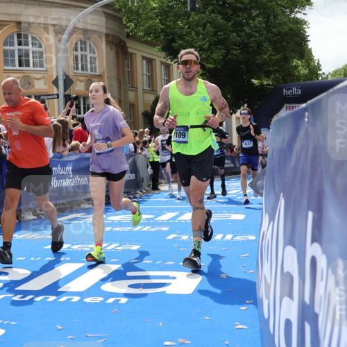 29.06.2025 - hella hamburg halbmarathon Strokosch-Dieckow http://msf.ph/oto/8252149 29.06.2025 10:40:51 Ziel 1631, 1677, 1882, 2750, 4634, 5014, 5026, 6429, 7080, 7109, 7378, 8074, 8629, 9547, 9979, 10369, 10934, 11959, 12088, 12385, 13029, 13158, 14661, 15689, 16249, 16347, 17032, 17486, 17720, 18173 meine-sportfotos.de