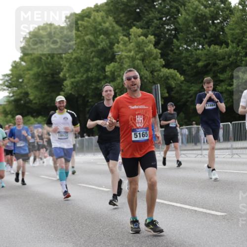 29.06.2025 - hella hamburg halbmarathon Jannik Wohlers http://msf.ph/oto/8252155 29.06.2025 10:31:06 Lombardsbrücke 1844, 4953, 5165, 5846, 5965, 6078, 6546, 6573, 6640, 7772, 9183, 9812, 9883, 10240, 10586, 11587, 12758, 13724, 15024, 15222, 15575, 15725, 16978, 17404, 17517, 17706, 17989, 18390, 18507, 18672, 18883, 18943 meine-sportfotos.de