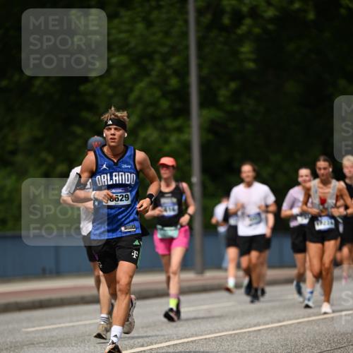 29.06.2025 - hella hamburg halbmarathon Dr. Thomas Lammeyer http://msf.ph/oto/8252167 29.06.2025 10:35:03 Kennedybrücke 1059, 1472, 1773, 2097, 2414, 2505, 2569, 3131, 3443, 4561, 4817, 5437, 5943, 6057, 6195, 6546, 6616, 6620, 6725, 6787, 7071, 7351, 7604, 7772, 8050, 8792, 9576, 9937, 10989 meine-sportfotos.de
