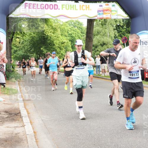 29.06.2025 - hella hamburg halbmarathon MichiJ http://msf.ph/oto/8252177 29.06.2025 10:52:09 Zwischen KM18-KM19 1885, 2490, 4613, 6706, 7271, 7474, 9254, 9339, 10756, 11614, 11784, 13210, 14642, 15009, 15377, 16063, 16344, 17434, 17550, 18128, 18525, 19165, 19173, 19176 meine-sportfotos.de