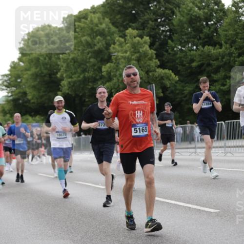 29.06.2025 - hella hamburg halbmarathon Jannik Wohlers http://msf.ph/oto/8252194 29.06.2025 10:31:06 Lombardsbrücke 1844, 4953, 5165, 5846, 5965, 6078, 6546, 6573, 6640, 7772, 9183, 9812, 9883, 10240, 10586, 11587, 12758, 13724, 15024, 15222, 15575, 15725, 16978, 17404, 17517, 17706, 17989, 18390, 18507, 18672, 18883, 18943 meine-sportfotos.de