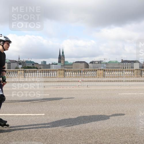 29.06.2025 - hella hamburg halbmarathon Lena Gebhardt http://msf.ph/oto/8252227 29.06.2025 09:03:09 Lombardsbrücke  meine-sportfotos.de