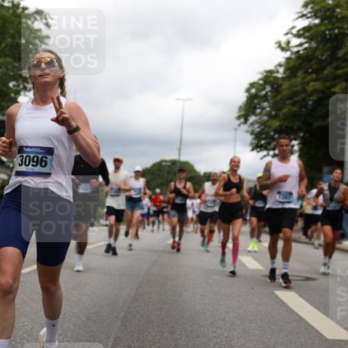 29.06.2025 - hella hamburg halbmarathon Yannick Fuchs http://msf.ph/oto/8252243 29.06.2025 10:48:00 20KM 1267, 1422, 1442, 1502, 1549, 1870, 2058, 2432, 2518, 2630, 3096, 3103, 3819, 3898, 4299, 5020, 5259, 6260, 6294, 6374, 7129, 7395, 7478, 7973, 8285, 8394, 9032, 9380, 9791, 9922, 10040, 11009, 11068, 11430, 11789, 11844, 12213, 12321, 12607, 12632, 13033, 13147, 13397, 13794, 13803, 13912, 14026, 14239, 14702, 15146, 15838, 15856, 15946, 16623, 16780, 17482, 18308, 18418, 18450, 18514, 18612, 18759, 19067 meine-sportfotos.de