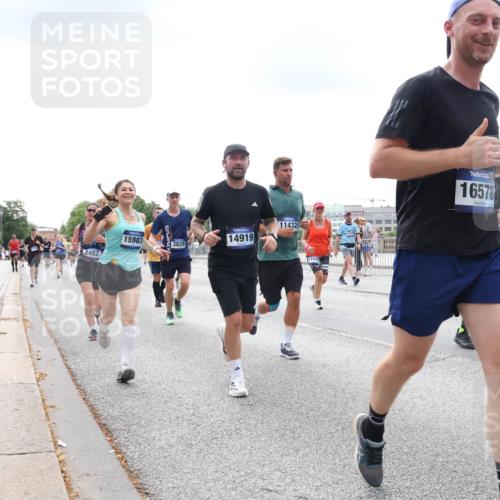 29.06.2025 - hella hamburg halbmarathon Lena Gebhardt http://msf.ph/oto/8252250 29.06.2025 10:34:13 Lombardsbrücke 1417, 1672, 1705, 1787, 1896, 2265, 2412, 2464, 2482, 2496, 2510, 2511, 2526, 2801, 2933, 3145, 3264, 3340, 3345, 3829, 3848, 4479, 4540, 4807, 4824, 4826, 4942, 5561, 5566, 5584, 5609, 5691, 5821, 5822, 5887, 6105, 6364, 6515, 6516, 6571, 6574, 6956, 7027, 7324, 7329, 7565, 8202, 8277, 8349, 8375, 8377, 8383, 8401, 8705, 8965, 9094, 9379, 9875, 9995, 10007, 10071, 10360, 10561, 10564, 11872, 13957, 16682, 16919, 17230, 18158, 18941 meine-sportfotos.de