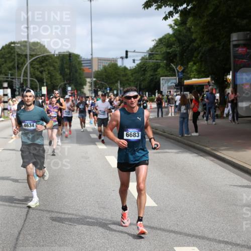 29.06.2025 - hella hamburg halbmarathon Yannick Fuchs http://msf.ph/oto/8252274 29.06.2025 10:35:34 20KM 1136, 1631, 1677, 2568, 2797, 2949, 3332, 3618, 4205, 4303, 4380, 4634, 4871, 4889, 5007, 5014, 5026, 5410, 5709, 6429, 6683, 6771, 6901, 7080, 7284, 7378, 7774, 7796, 8074, 8122, 8966, 9358, 9640, 9659, 9711, 9755, 9979, 10375, 10783, 10934, 10978, 11062, 11765, 11922, 11959, 12292, 12385, 12895, 13268, 13457, 14555, 14661, 14820, 15164, 15247, 16201, 16249, 16347, 16599, 17720, 17834, 17971, 18045, 18049, 18399, 18412, 18573 meine-sportfotos.de