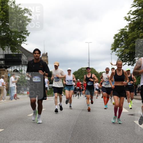 29.06.2025 - hella hamburg halbmarathon Yannick Fuchs http://msf.ph/oto/8252284 29.06.2025 10:48:00 20KM 1267, 1422, 1442, 1502, 1549, 1870, 2058, 2432, 2518, 2630, 3096, 3103, 3819, 3898, 4299, 5020, 5259, 6260, 6294, 6374, 7129, 7395, 7478, 7973, 8285, 8394, 9032, 9380, 9791, 9922, 10040, 11009, 11068, 11430, 11789, 11844, 12213, 12321, 12607, 12632, 13033, 13147, 13397, 13794, 13803, 13912, 14026, 14239, 14702, 15146, 15838, 15856, 15946, 16623, 16780, 17482, 18308, 18418, 18450, 18514, 18612, 18759, 19067 meine-sportfotos.de
