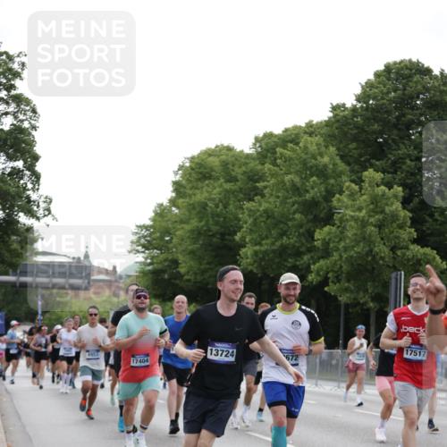 29.06.2025 - hella hamburg halbmarathon Jannik Wohlers http://msf.ph/oto/8252307 29.06.2025 10:31:07 Lombardsbrücke 1844, 4953, 5165, 5846, 5965, 6078, 6546, 6573, 6640, 7772, 9183, 9812, 9883, 10240, 10586, 11587, 12381, 12758, 13724, 15024, 15222, 15575, 15725, 16541, 16978, 17043, 17404, 17517, 17706, 17989, 18390, 18507, 18613, 18672, 18883, 18943, 19068, 19233 meine-sportfotos.de