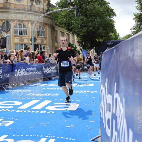 29.06.2025 - hella hamburg halbmarathon Strokosch-Dieckow http://msf.ph/oto/8252311 29.06.2025 10:40:55 Ziel 1631, 1677, 2949, 6429, 6550, 6683, 7109, 7378, 9547, 9755, 9979, 10369, 10934, 11062, 11922, 12088, 12385, 13029, 13158, 14661, 15689, 16347, 17032, 17720, 17971, 18173 meine-sportfotos.de