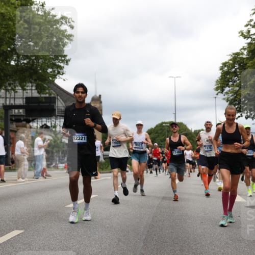 29.06.2025 - hella hamburg halbmarathon Yannick Fuchs http://msf.ph/oto/8252325 29.06.2025 10:48:00 20KM 1267, 1422, 1442, 1502, 1549, 1870, 2058, 2432, 2518, 2630, 3096, 3103, 3819, 3898, 4299, 5020, 5259, 6260, 6294, 6374, 7129, 7395, 7478, 7973, 8285, 8394, 9032, 9380, 9791, 9922, 10040, 11009, 11068, 11430, 11789, 11844, 12213, 12321, 12607, 12632, 13033, 13147, 13397, 13794, 13803, 13912, 14026, 14239, 14702, 15146, 15838, 15856, 15946, 16623, 16780, 17482, 18308, 18418, 18450, 18514, 18612, 18759, 19067 meine-sportfotos.de