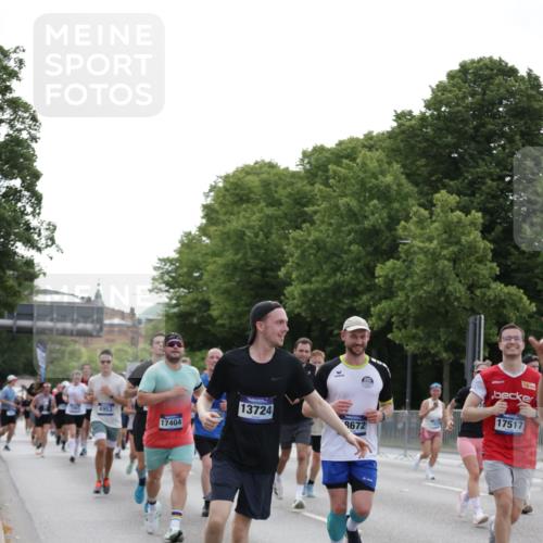29.06.2025 - hella hamburg halbmarathon Jannik Wohlers http://msf.ph/oto/8252384 29.06.2025 10:31:07 Lombardsbrücke 1844, 4953, 5165, 5846, 5965, 6078, 6546, 6573, 6640, 7772, 9183, 9812, 9883, 10240, 10586, 11587, 12381, 12758, 13724, 15024, 15222, 15575, 15725, 16541, 16978, 17043, 17404, 17517, 17706, 17989, 18390, 18507, 18613, 18672, 18883, 18943, 19068, 19233 meine-sportfotos.de