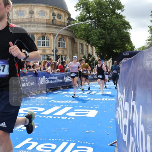 29.06.2025 - hella hamburg halbmarathon Strokosch-Dieckow http://msf.ph/oto/8252398 29.06.2025 10:40:56 Ziel 1631, 1677, 2949, 6550, 6683, 7109, 7378, 9358, 9547, 9755, 10369, 10934, 11062, 11922, 12088, 12385, 13029, 13158, 14661, 15689, 16347, 17032, 17100, 17620, 17720, 17971, 18173 meine-sportfotos.de