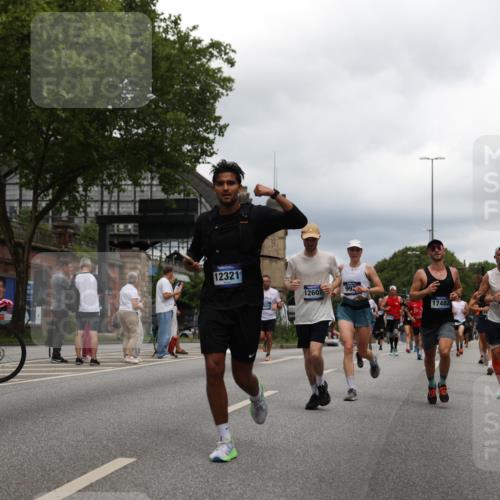 29.06.2025 - hella hamburg halbmarathon Yannick Fuchs http://msf.ph/oto/8252415 29.06.2025 10:48:01 20KM 1267, 1422, 1442, 1502, 1549, 1870, 2058, 2432, 2518, 2630, 3096, 3103, 3310, 3819, 3898, 4299, 5020, 5259, 6260, 6294, 6374, 7129, 7395, 7478, 7973, 8285, 8394, 9032, 9380, 9791, 9922, 10040, 11009, 11068, 11430, 11789, 11844, 12213, 12321, 12607, 12632, 13033, 13147, 13397, 13794, 13803, 13912, 14026, 14239, 14702, 15146, 15838, 15856, 16623, 16780, 17482, 18308, 18450, 18514, 18612, 18759, 19067 meine-sportfotos.de