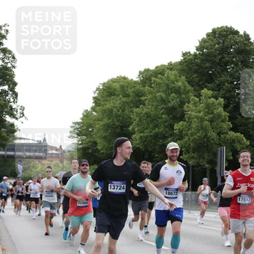 29.06.2025 - hella hamburg halbmarathon Jannik Wohlers http://msf.ph/oto/8252427 29.06.2025 10:31:07 Lombardsbrücke 1844, 4953, 5165, 5846, 5965, 6078, 6546, 6573, 6640, 7772, 9183, 9812, 9883, 10240, 10586, 11587, 12381, 12758, 13724, 15024, 15222, 15575, 15725, 16541, 16978, 17043, 17404, 17517, 17706, 17989, 18390, 18507, 18613, 18672, 18883, 18943, 19068, 19233 meine-sportfotos.de